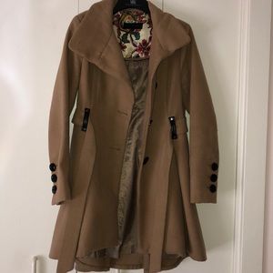 Beautiful tan Steve Madden coat
